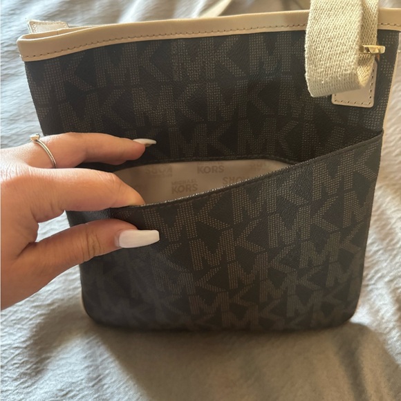 Michael Kors Crossbody | Adjustable strap - Picture 2 of 5
